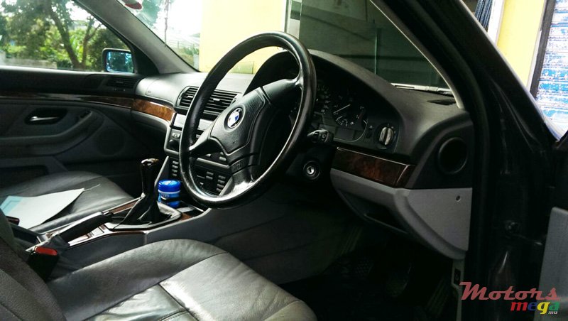 2001' BMW 523 photo #4