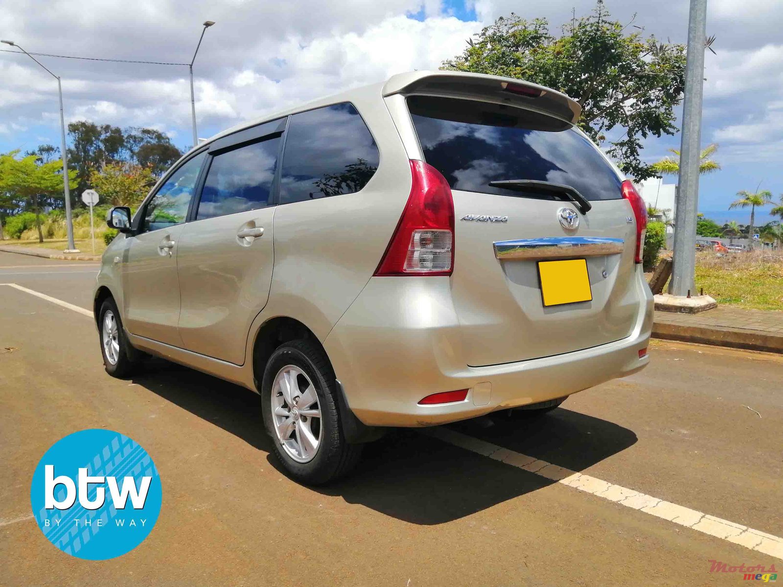 2014' Toyota Avanza photo #3