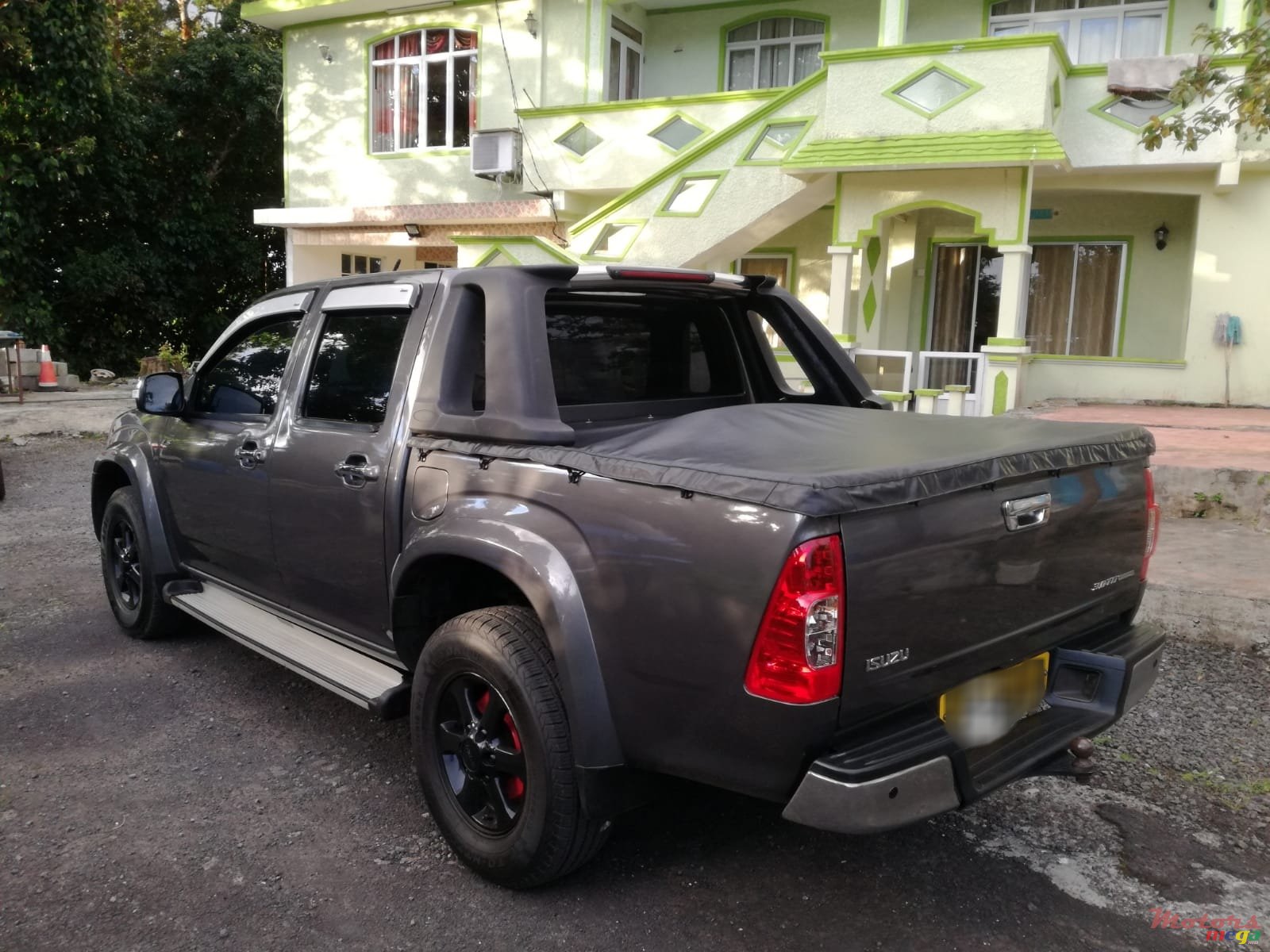 2009' Isuzu D-Max photo #1
