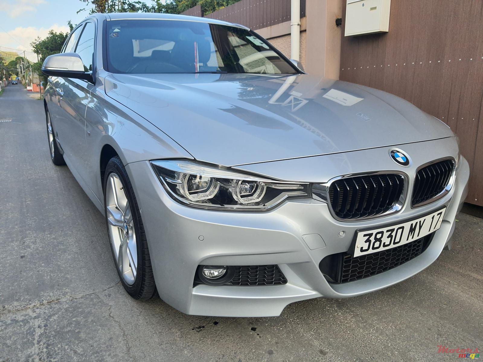 2017' BMW 3 Series photo #2