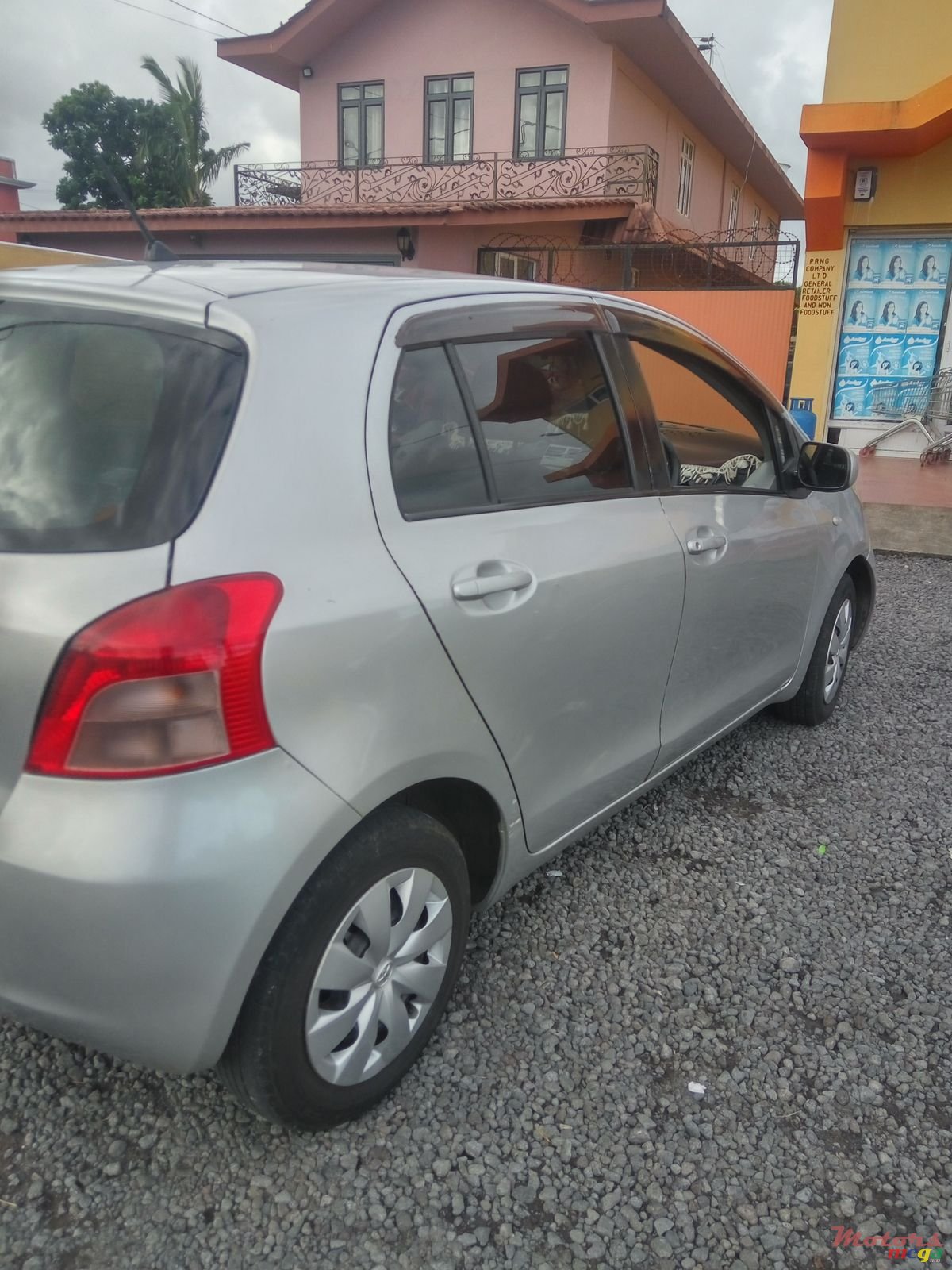 2006' Toyota Vitz photo #3