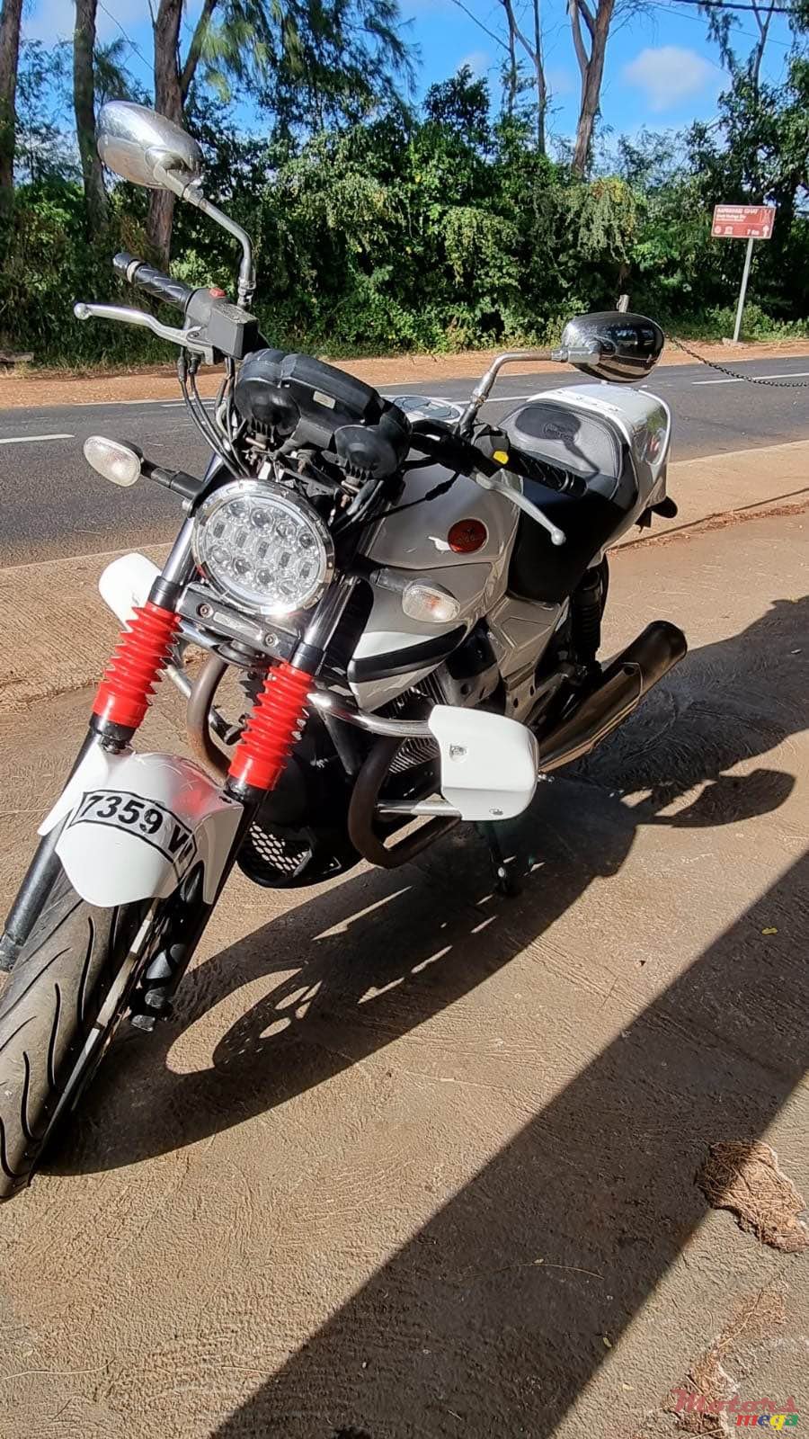 2012' Moto Guzzi BREVA photo #3