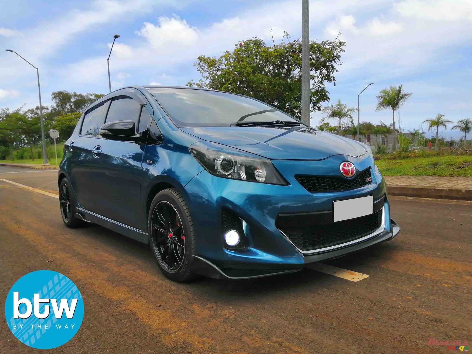 2013' Toyota Vitz photo #1