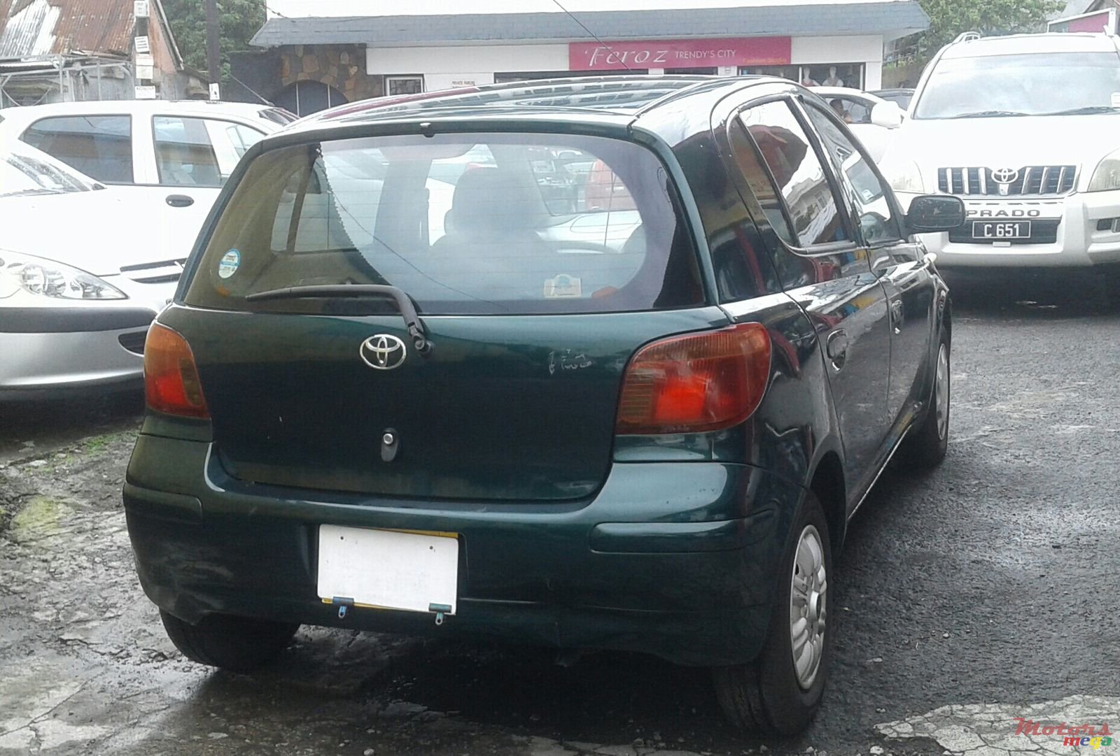 2002' Toyota Vitz photo #3
