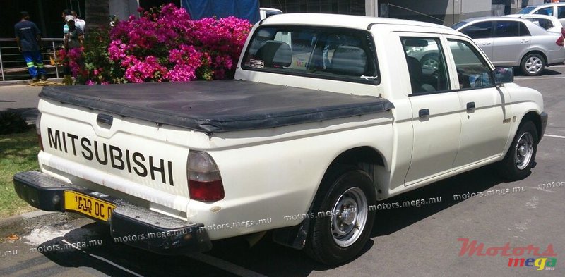 2006' Mitsubishi L200 photo #2