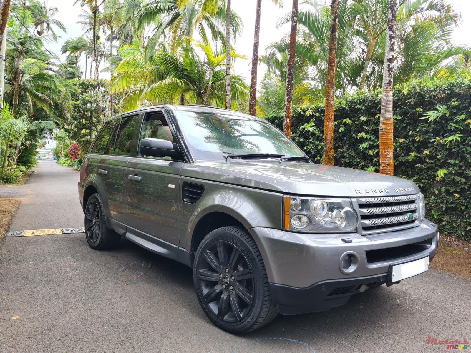 2009' Land Rover Range Rover Sport Sunroof photo #4