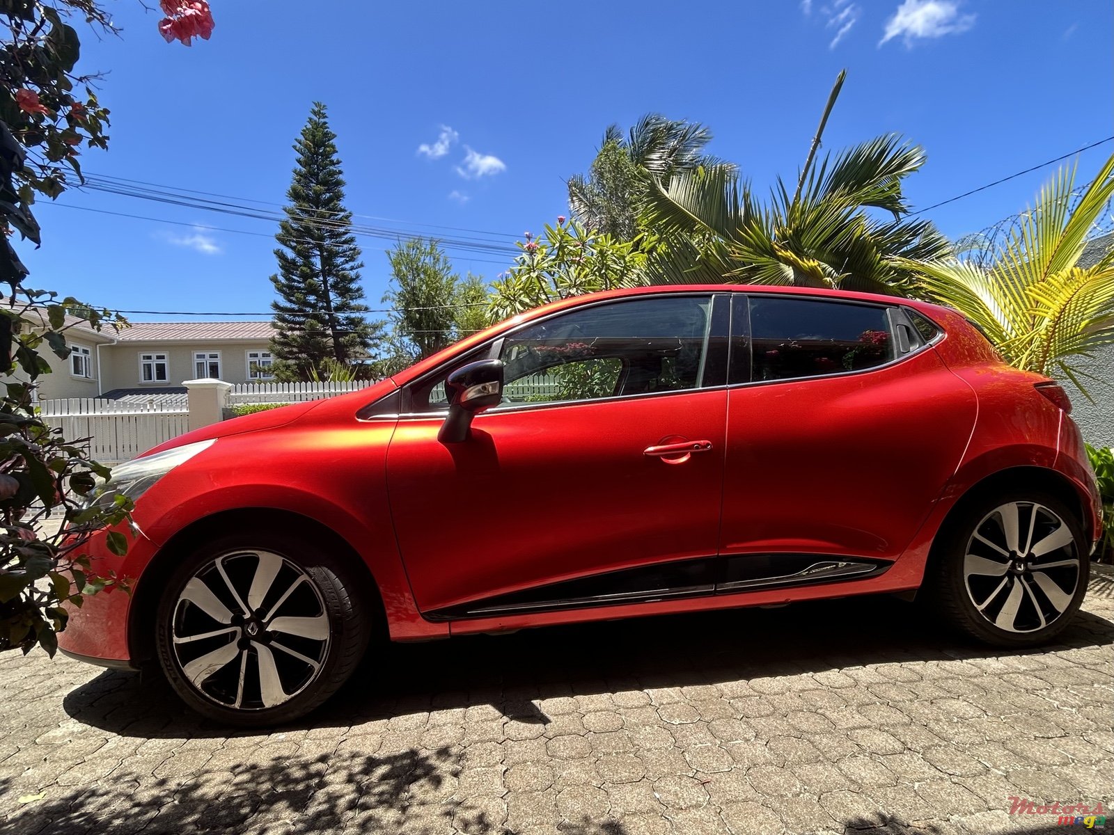 2015' Renault Clio photo #2