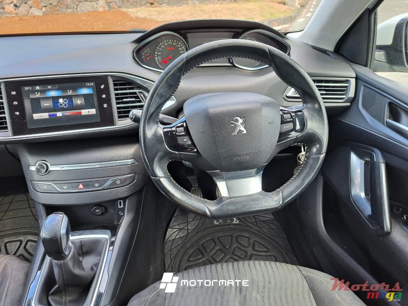 2015' Peugeot 308 ALLURE photo #6