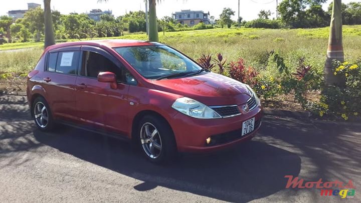 2006' Nissan Tiida Hatchback photo #1