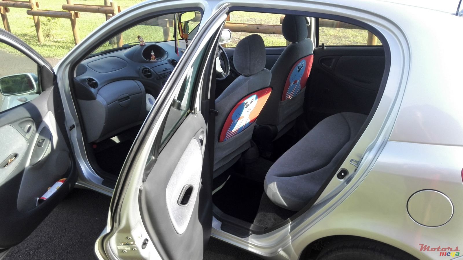 2000' Toyota Vitz photo #5