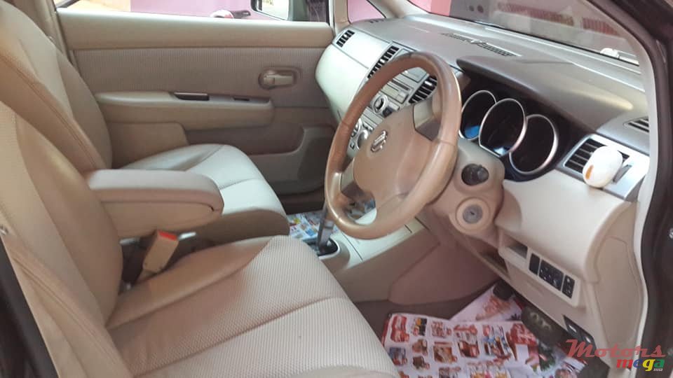 2007' Nissan Tiida Hatchback photo #4