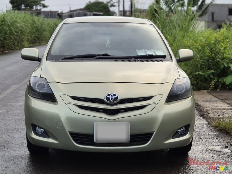 2006' Toyota Belta photo #3