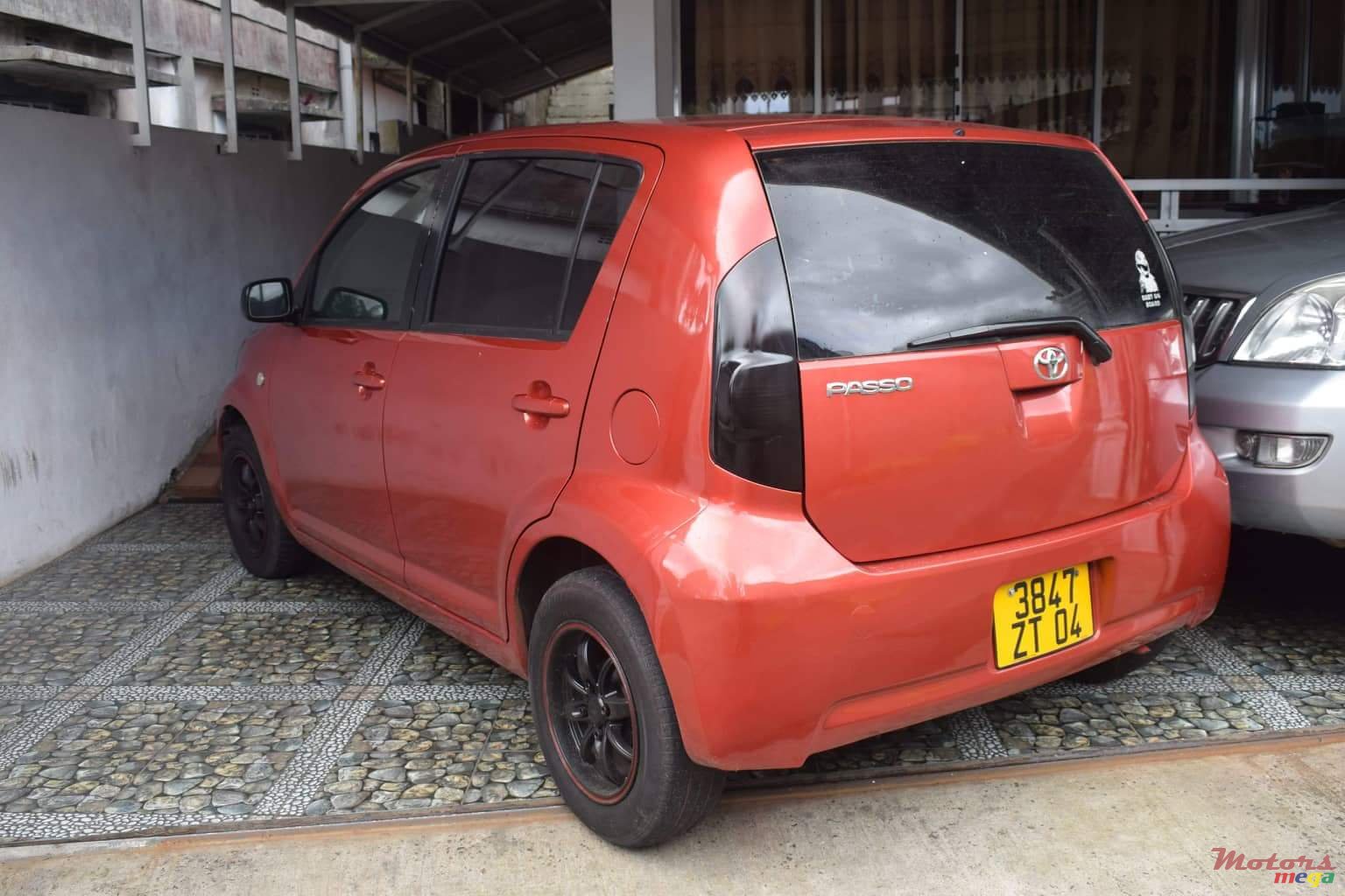 2006' Toyota Land Cruiser photo #3