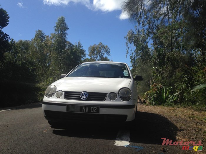 2002' Volkswagen Polo photo #1