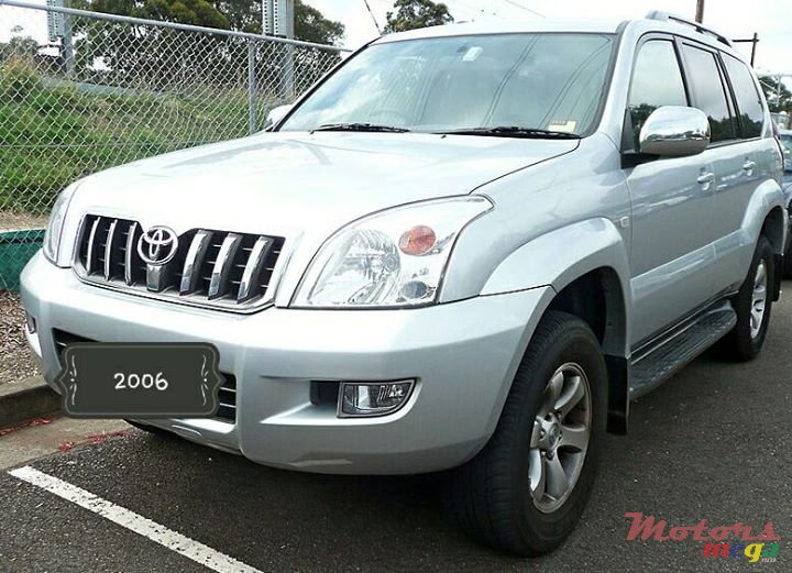 2006' Toyota Land Cruiser photo #1