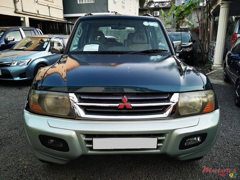2000' Mitsubishi Pajero photo #1
