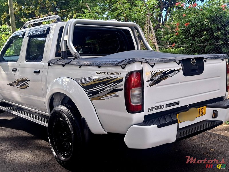 2018' Nissan Hardbody photo #3