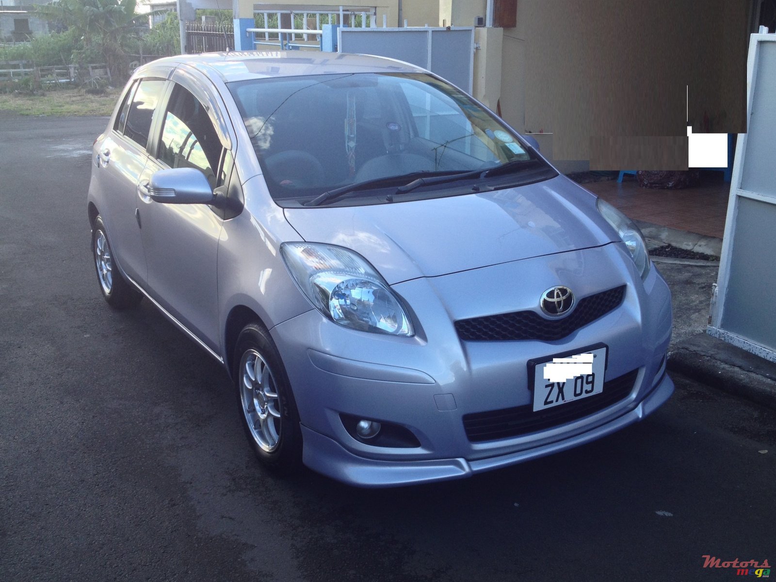 2009' Toyota Vitz photo #7
