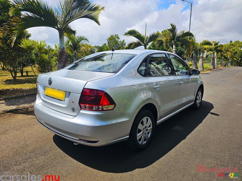 2017' Volkswagen Polo 1.4 Sedan photo #4