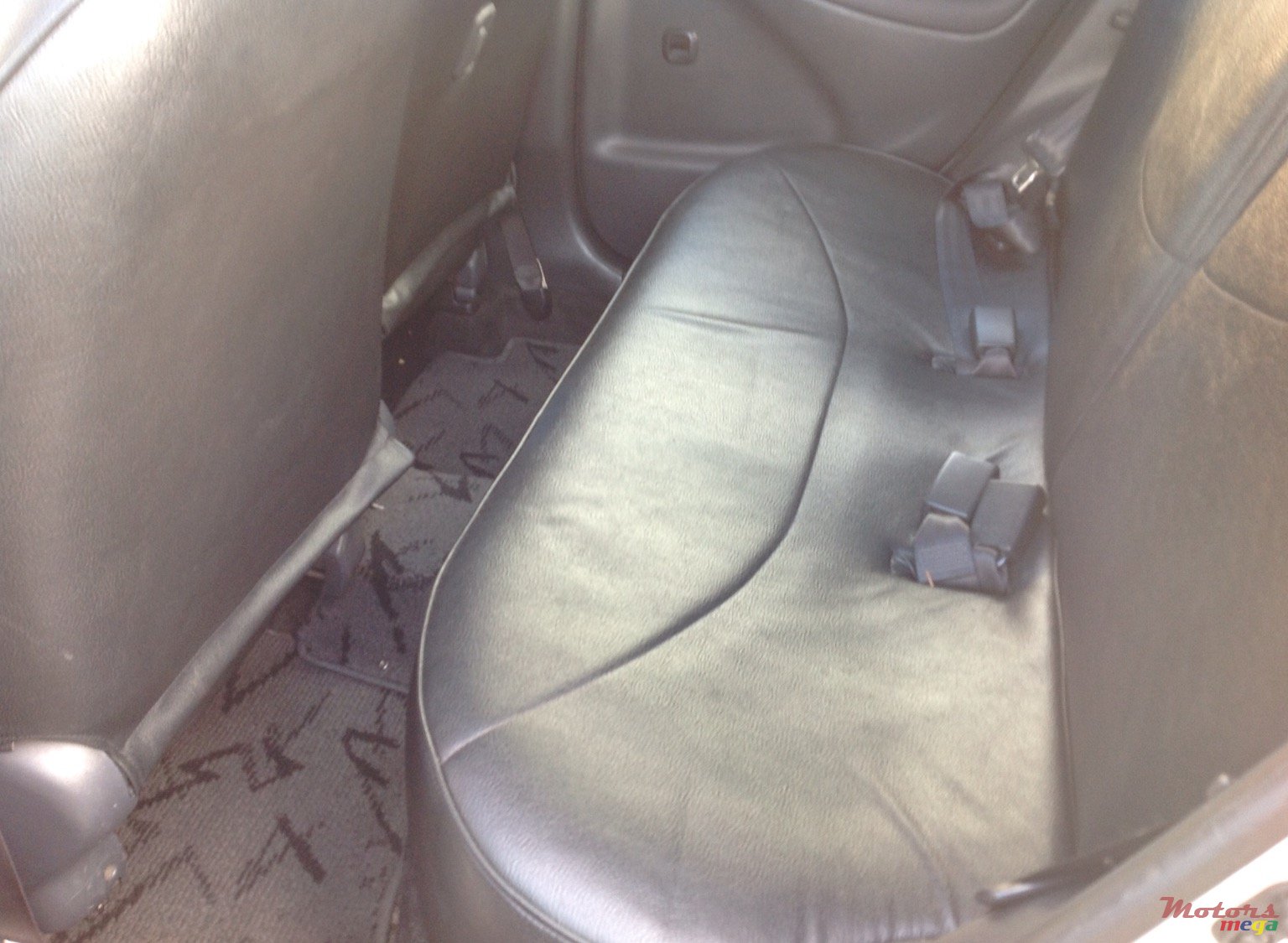 2002' Toyota Vitz photo #4