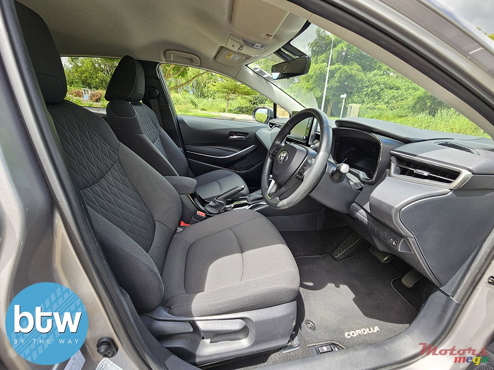 2022' Toyota Corolla photo #5