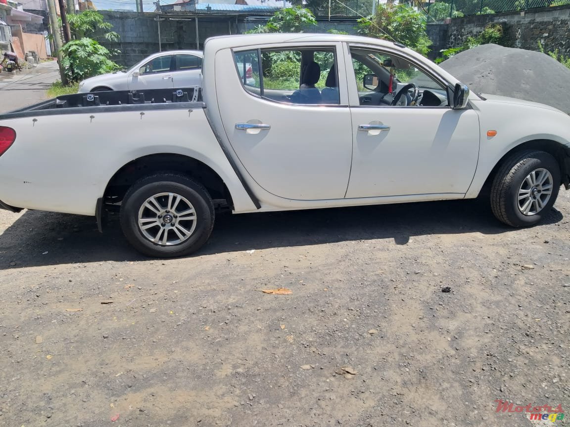 2008' Mitsubishi L 200 photo #3