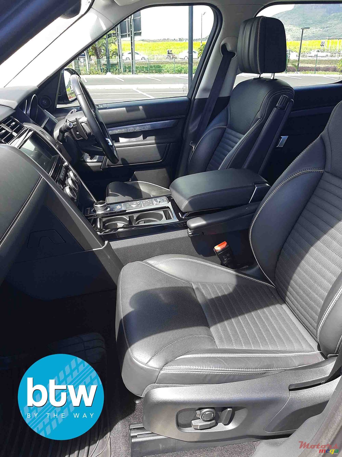 2017' Land Rover Discovery photo #5