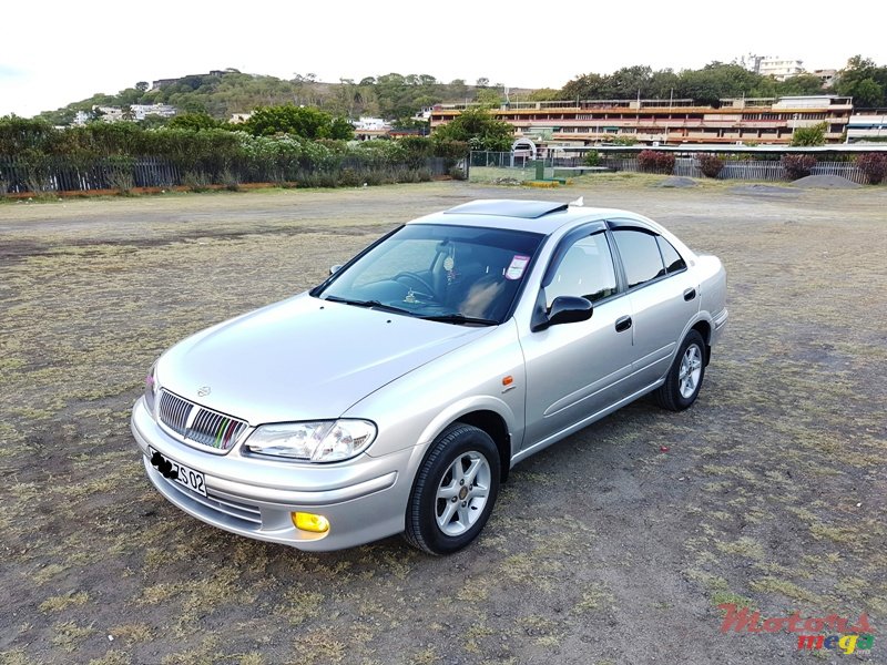 2002' Nissan Sunny photo #1