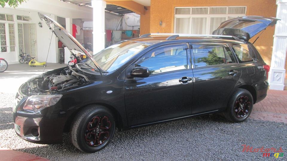 2012' Toyota Corolla Fielder photo #7