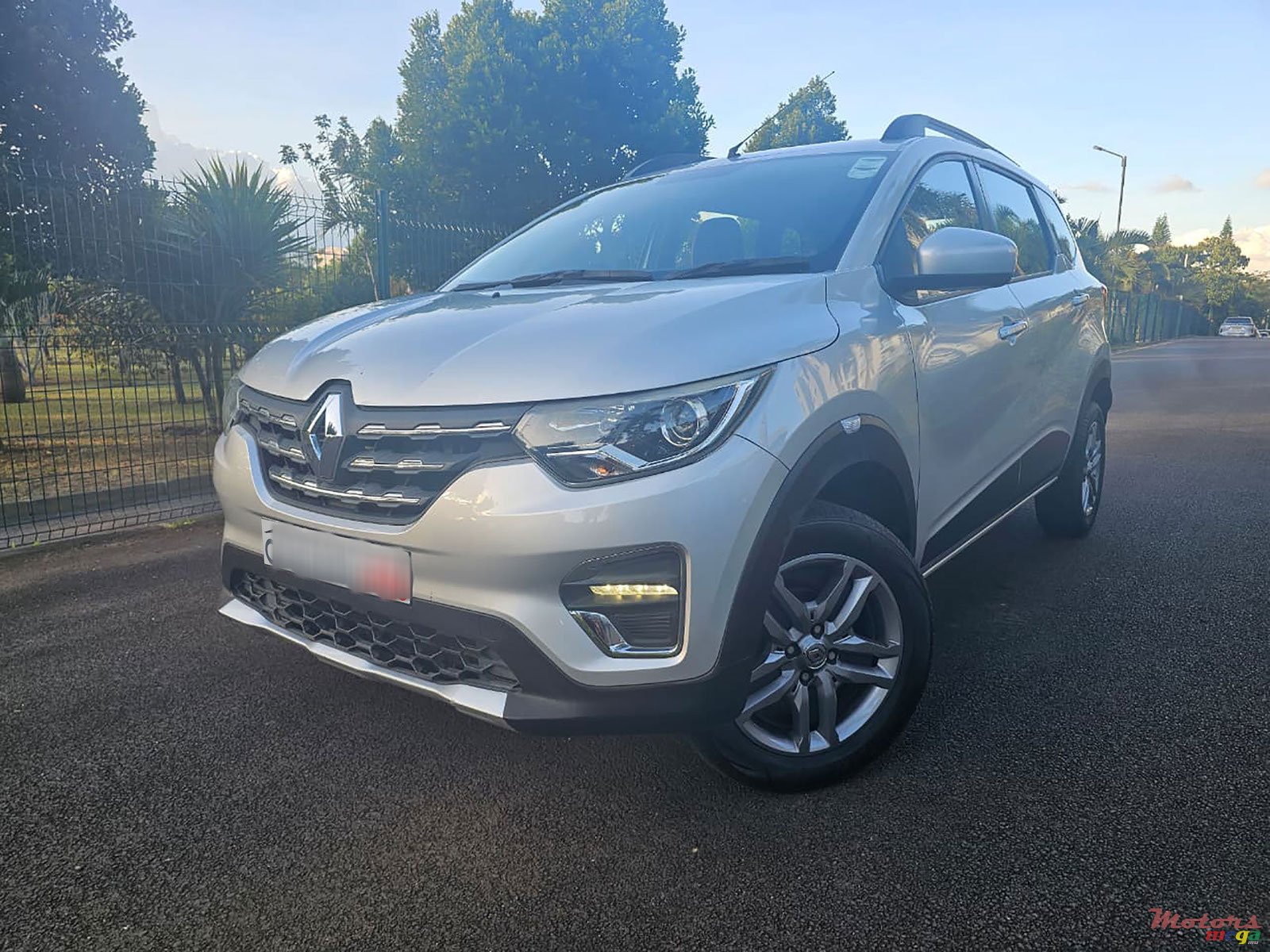 2020' Renault Triber 7 Seater 1.0 photo #1