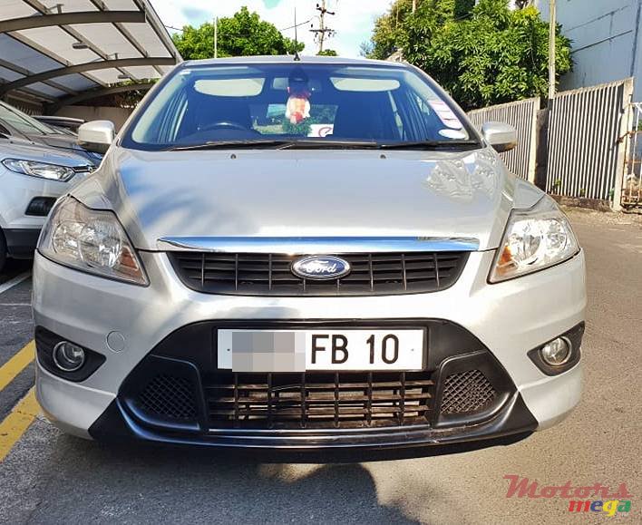 2010' Ford Focus photo #2
