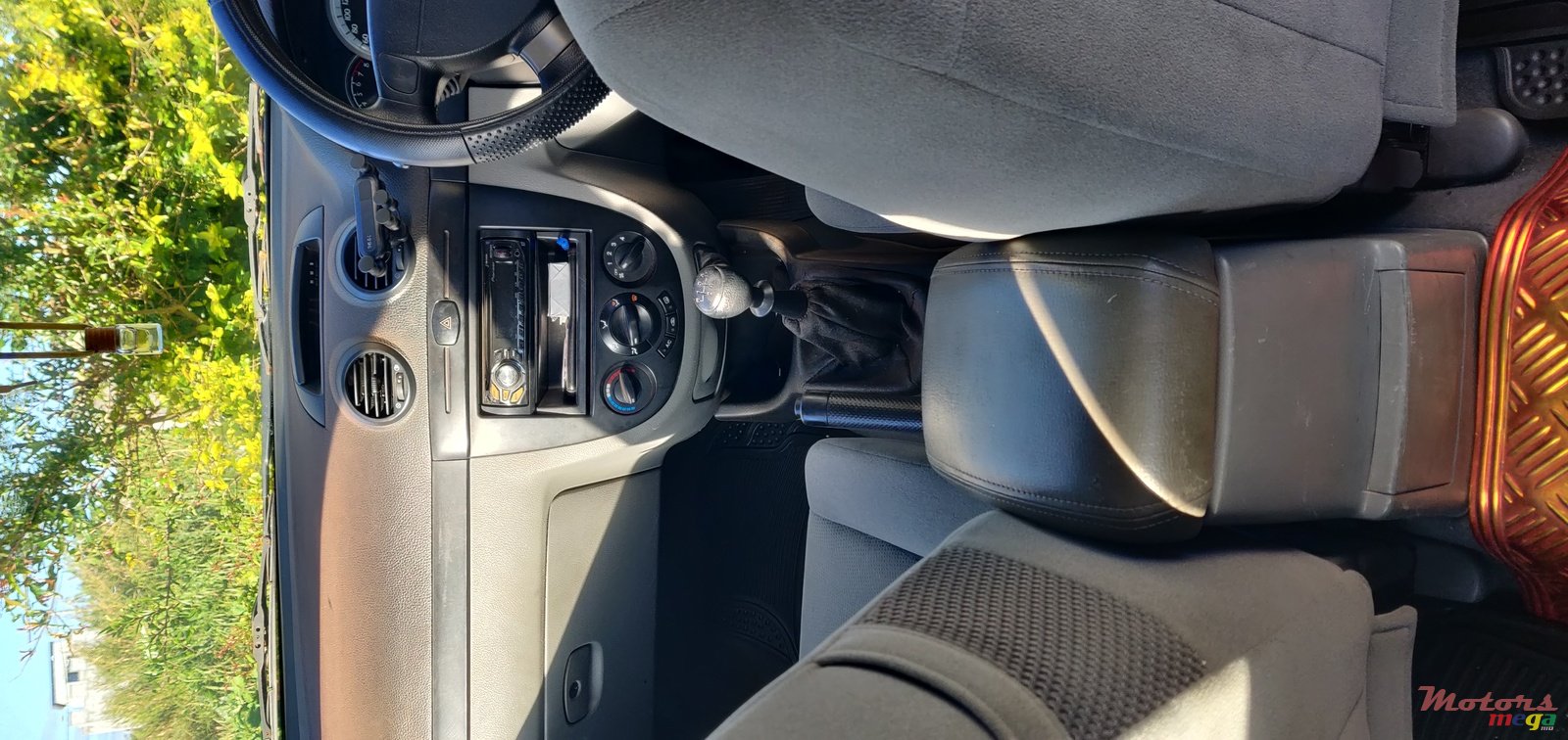 2005' Chevrolet Optra photo #2