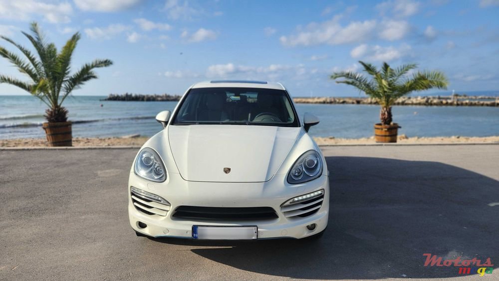 2014' Porsche Cayenne photo #2