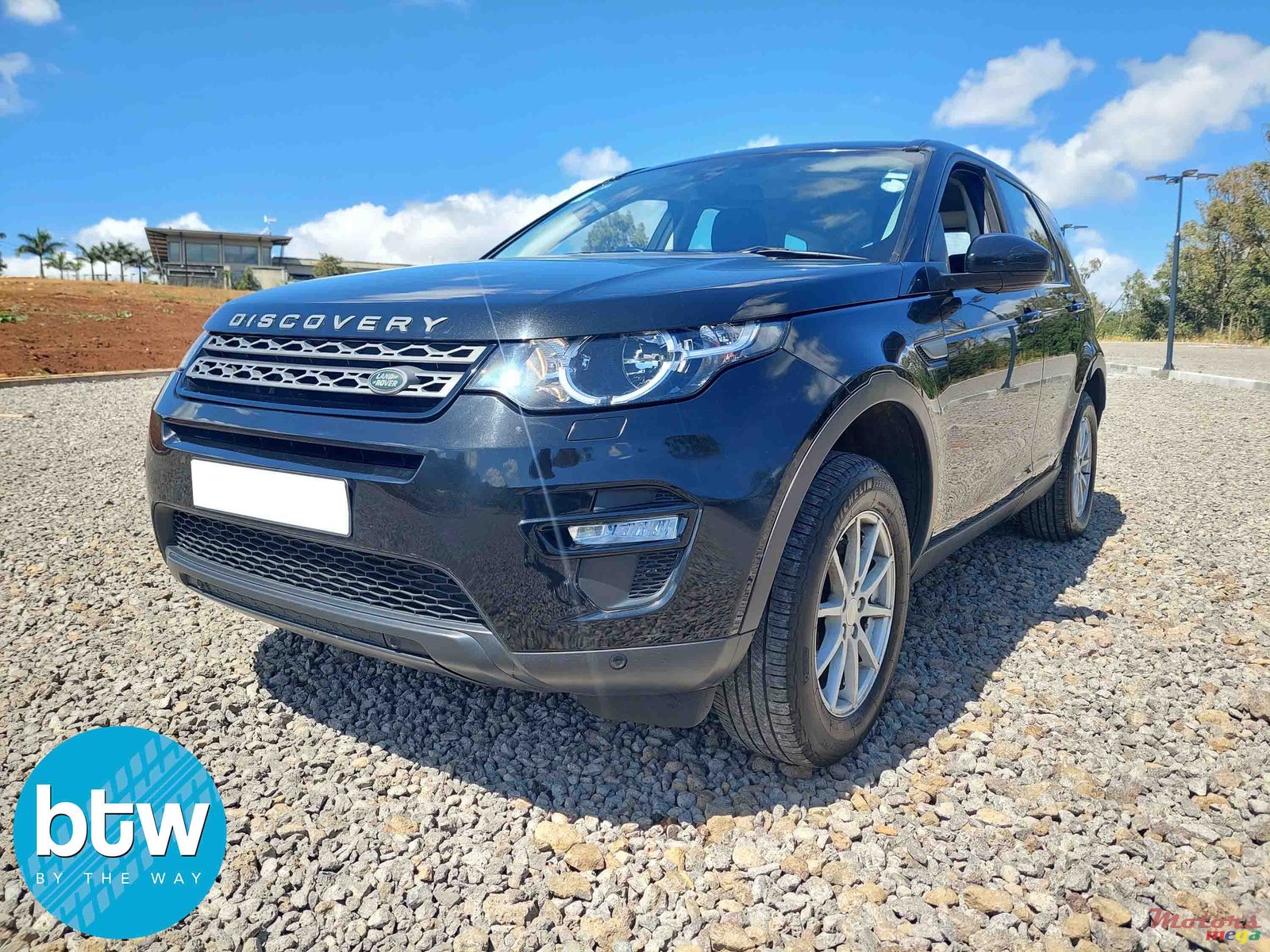 2015' Land Rover Discovery photo #2