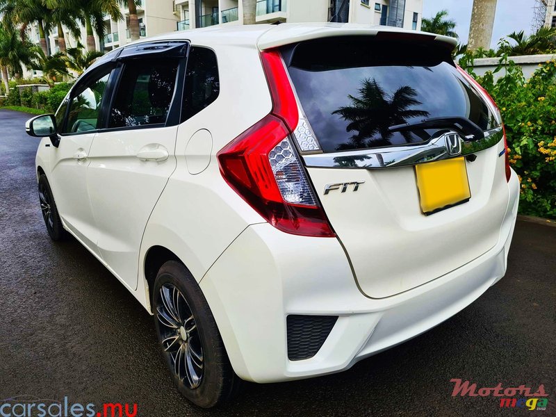 2014' Honda Fit Hybrid photo #3