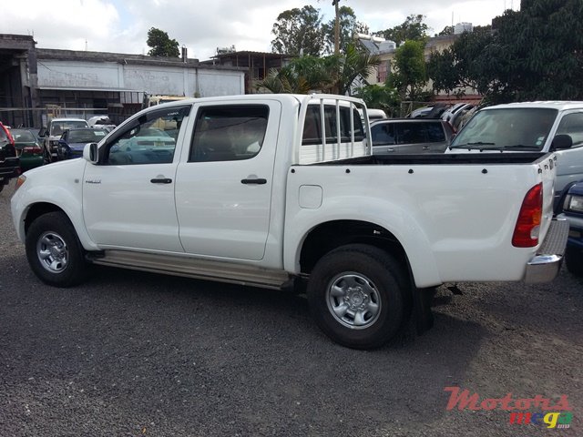 2007' Toyota Hilux photo #3