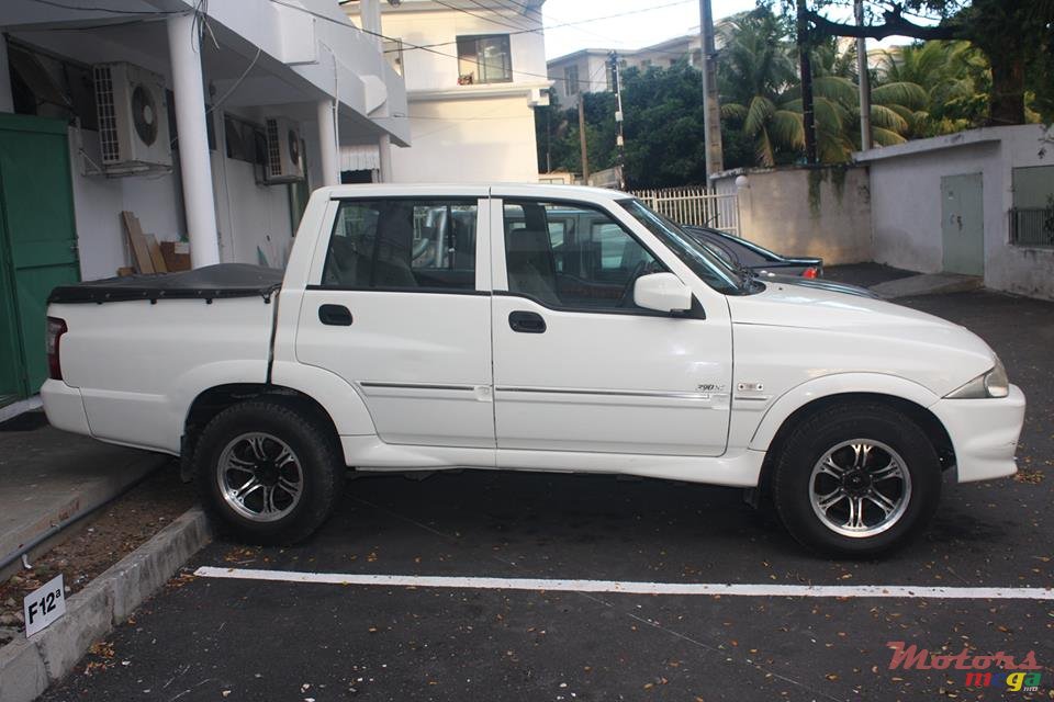 2009' SsangYong Musso photo #3