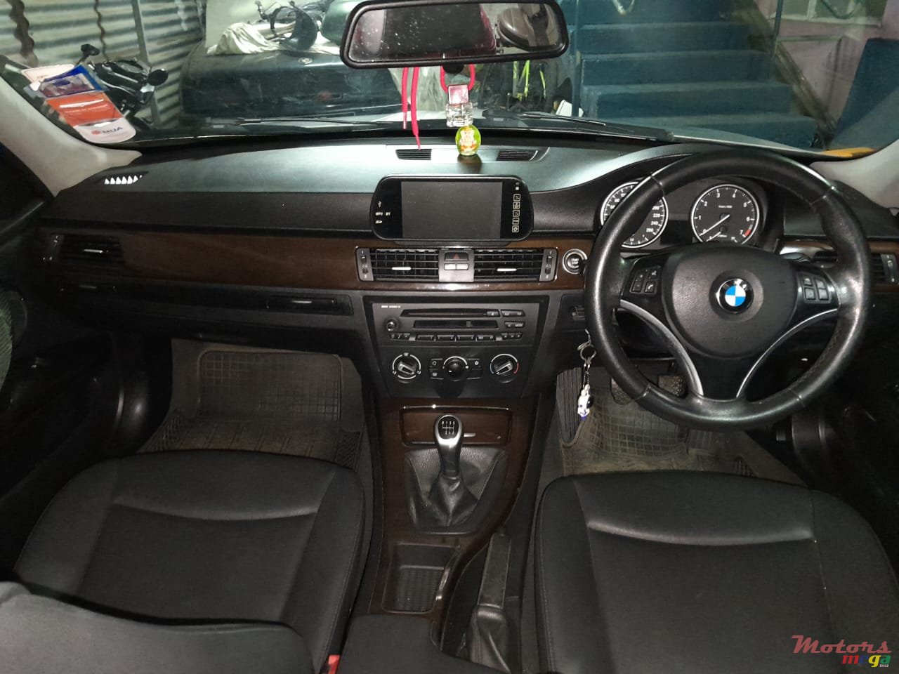 2010' BMW 3 Series photo #4