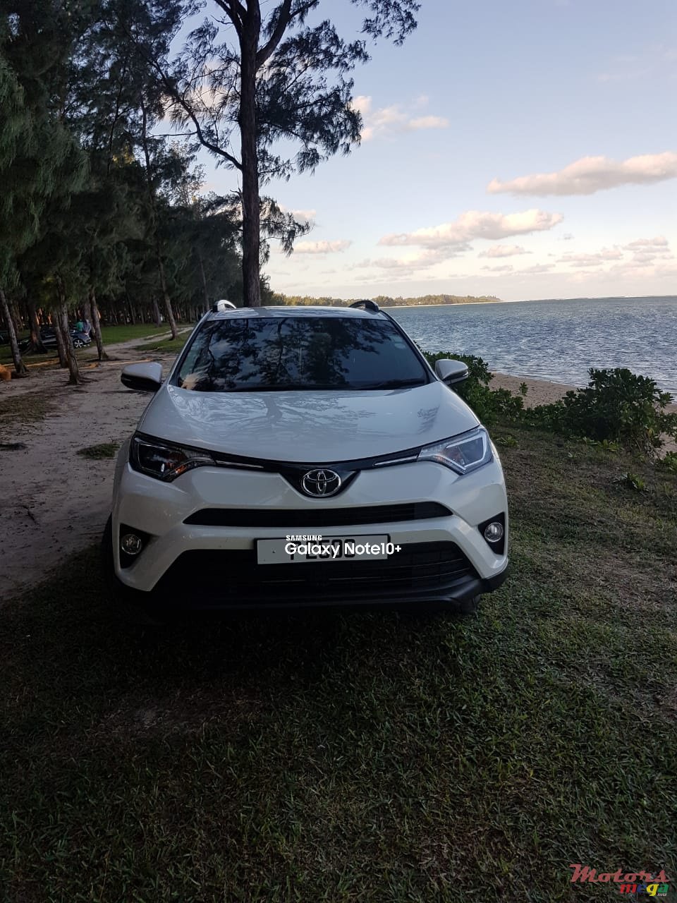 2016' Toyota photo #2