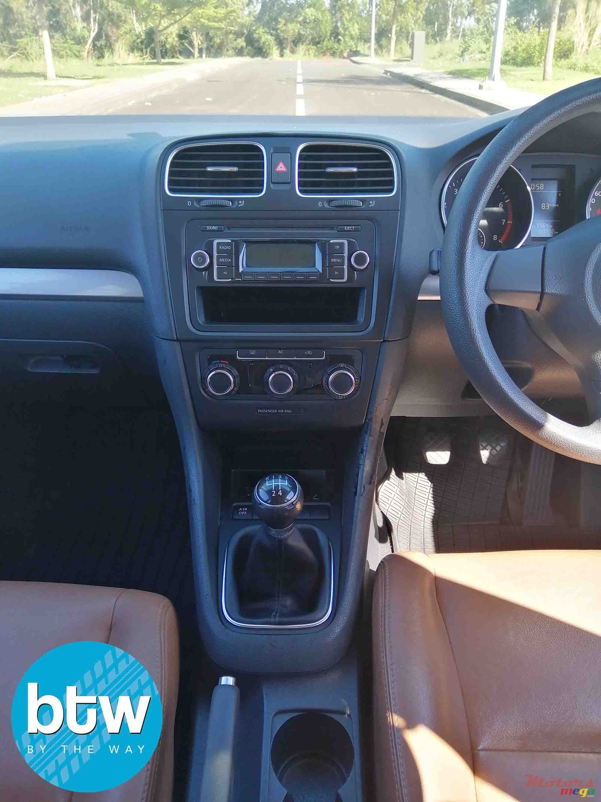 2009' Volkswagen Golf photo #4