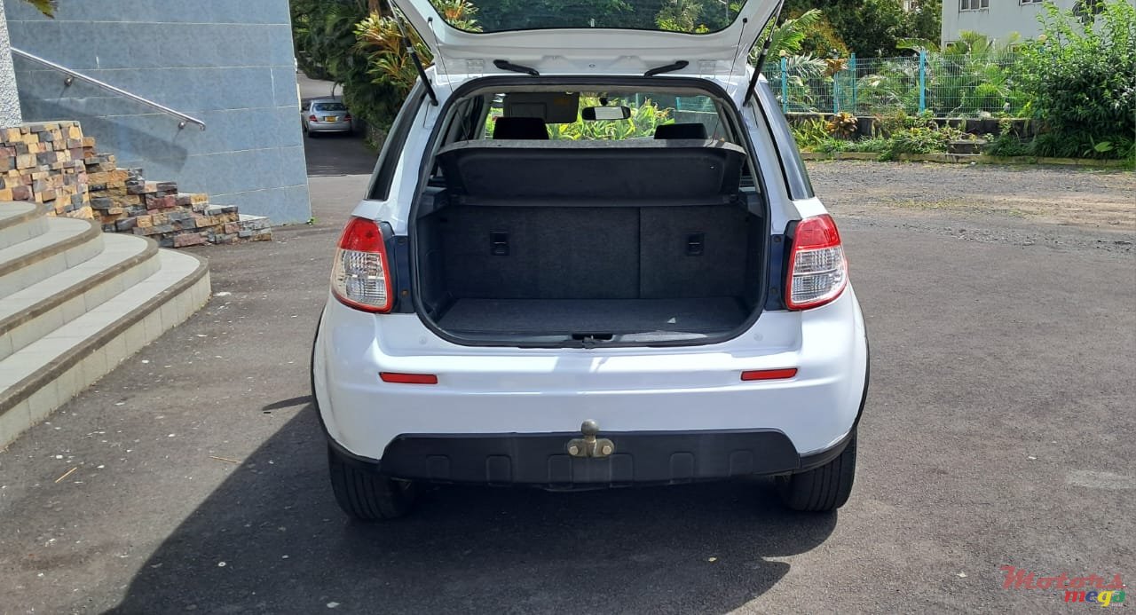 2010' Suzuki SX4 photo #4