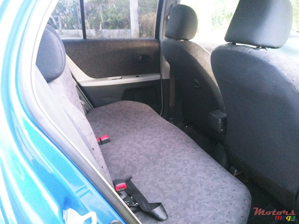 2007' Toyota Vitz photo #6