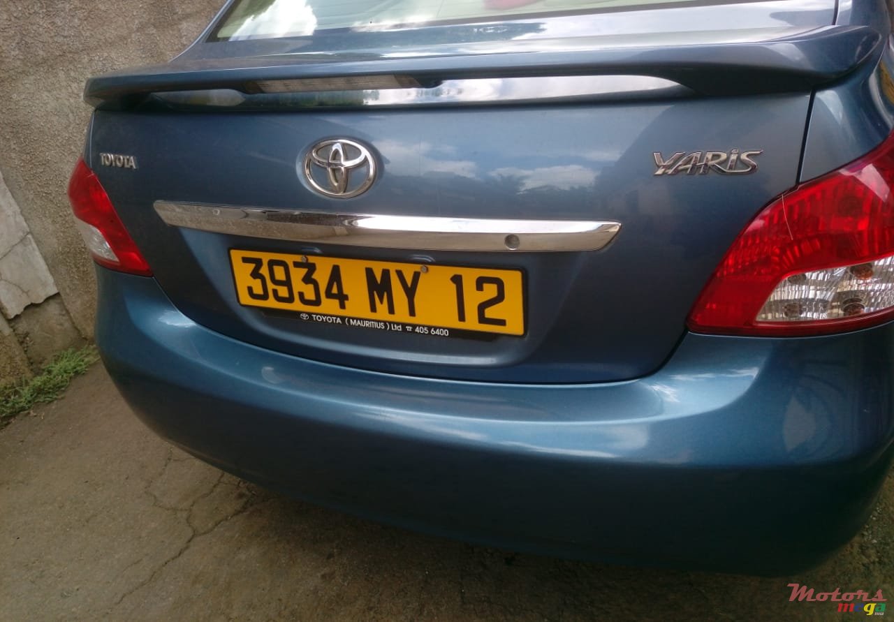 2012' Toyota Yaris photo #2