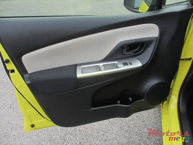 2014' Toyota Vitz photo #1