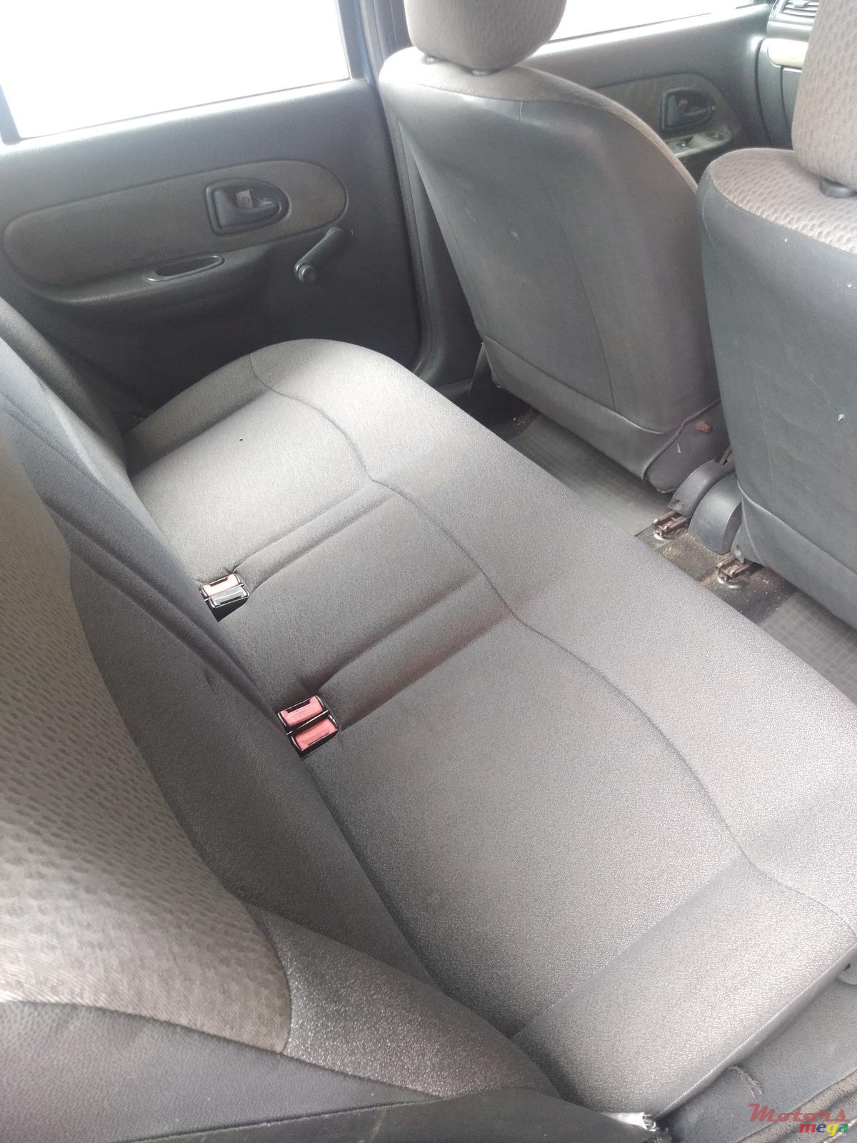 2004' Renault Clio photo #5