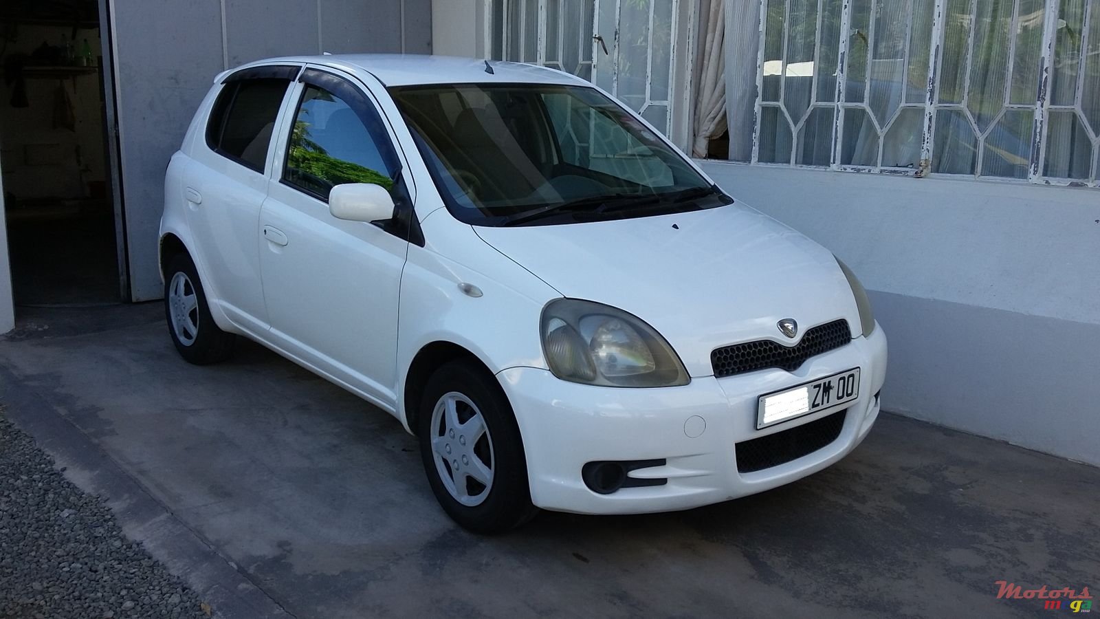 2000' Toyota Vitz photo #1