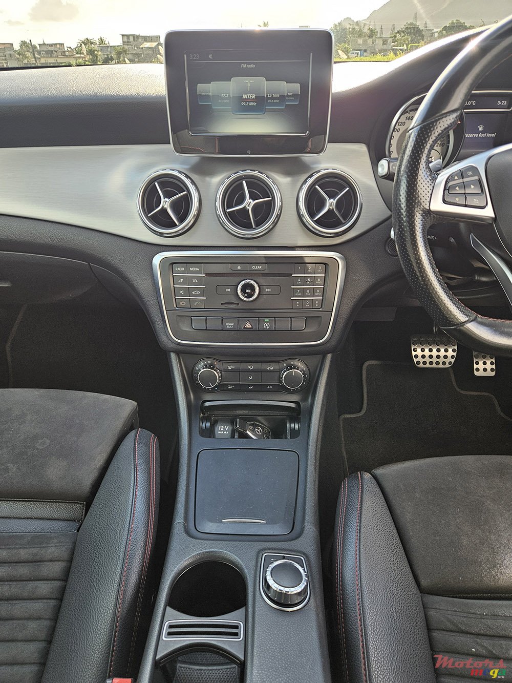 2016' Mercedes-Benz GLA 200 AMG photo #6