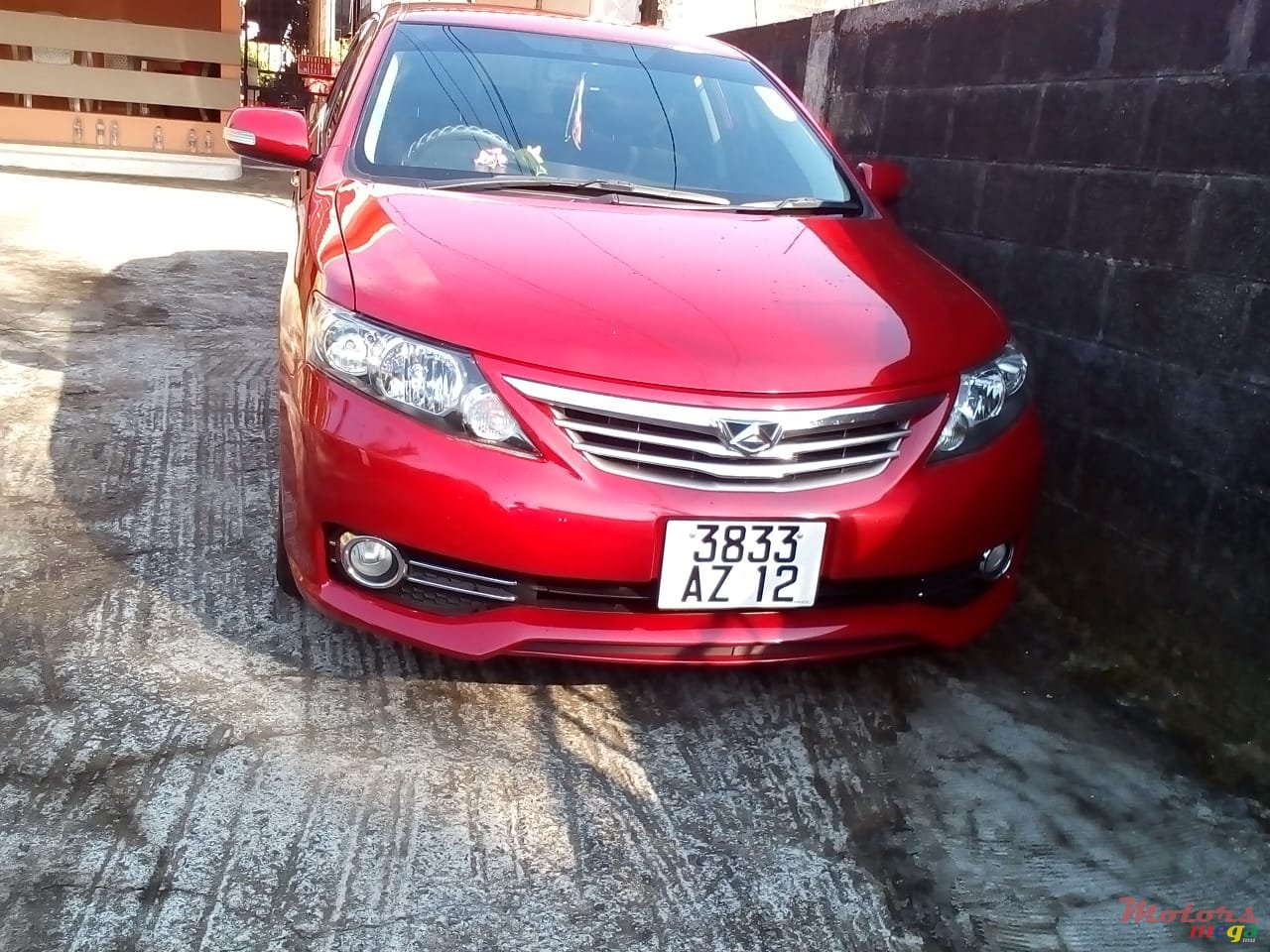 2012' Toyota Aurion photo #2