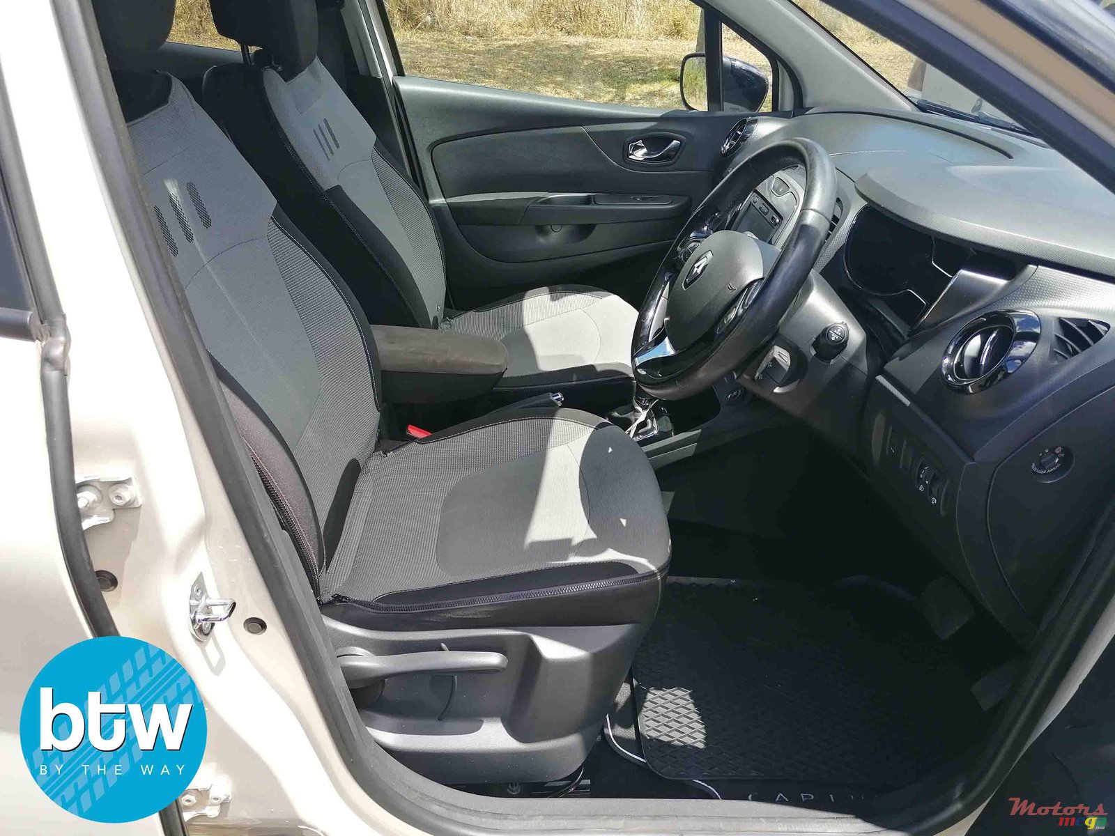 2014' Renault Captur photo #5