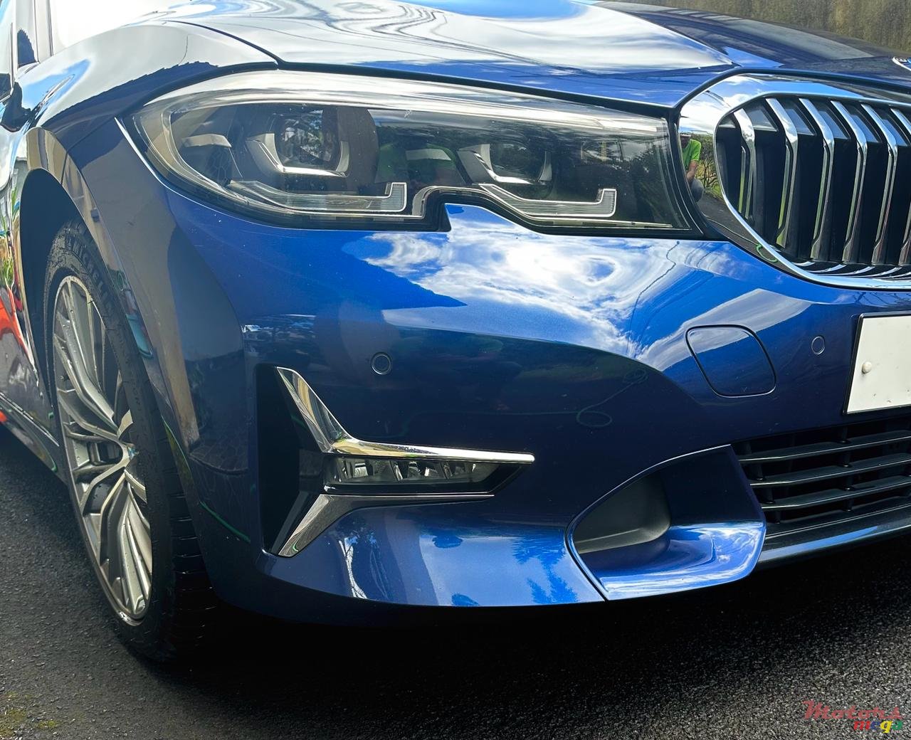 2019' BMW 330 330i photo #1